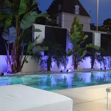 Superbe Piscine Moderne - Cap Brun - De *